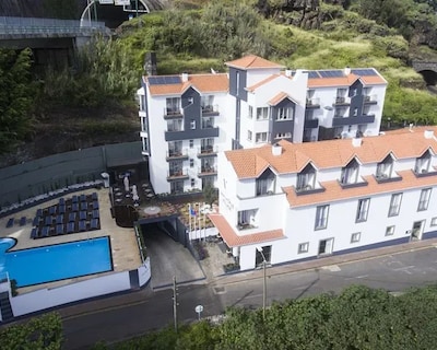 Santa Cruz Village Hotel