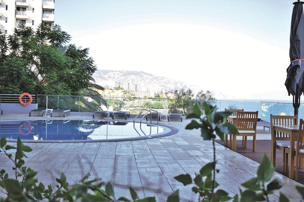 Madeira Regency Cliff